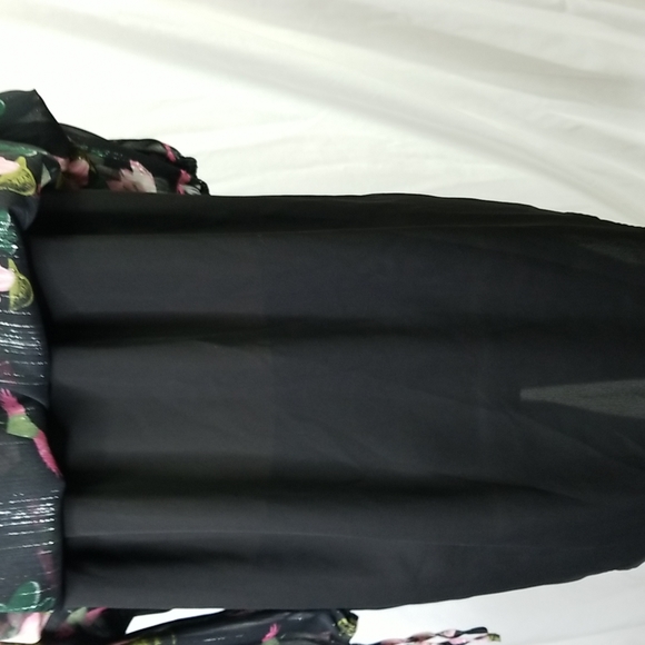 AQUA COLD SHOULDER FLORAL PRINT DRESS IN BLACK FLORAL SIZE SMALL - Picture 6 of 8